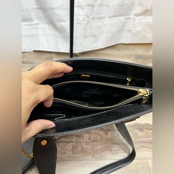 ❤️RARE❤️ MCM Authentic Bucket Bag with small purse inside - Picture 6 of 11